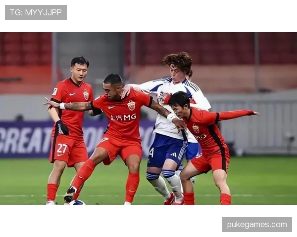 【2026年4月中超联赛·赛中·花絮比赛因球迷向场内投掷杂物中断十分钟，主裁对主场球队提出警告